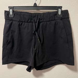 Lululemon On the Fly Short sz 6 black